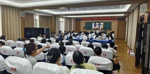 江苏配资网 年轻老师玩转课堂，学生爱上学习，秘密在哪儿？