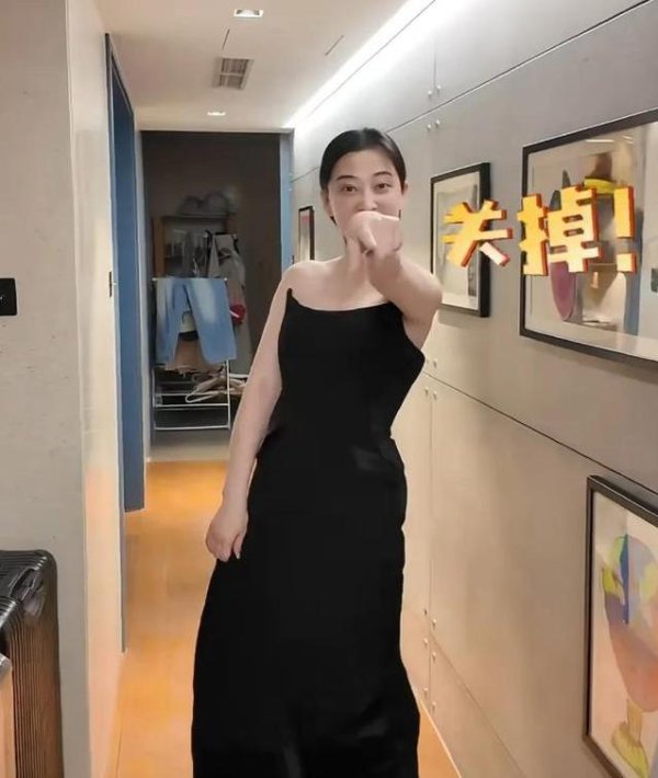 抓牛网 梅婷北京豪宅十人同住，照片墙满满温馨，乱糟糟却让人羡慕